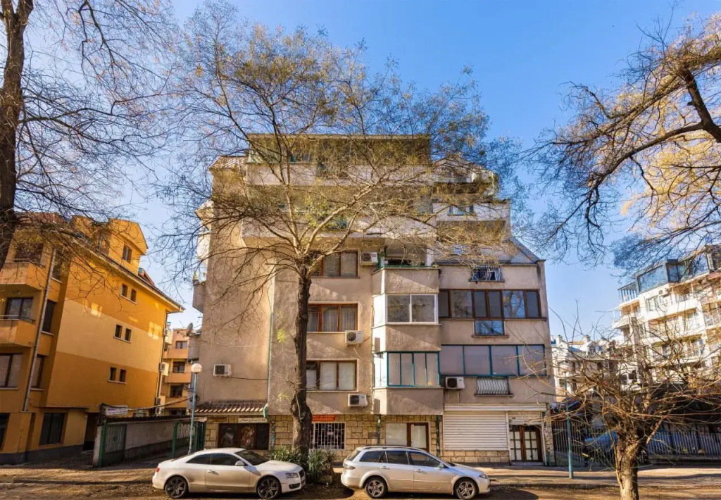 Spacious 2-Bedroom Maisonette in City Centre