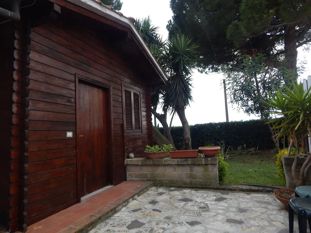 Bungalow With Garden in the Countryside of Rome