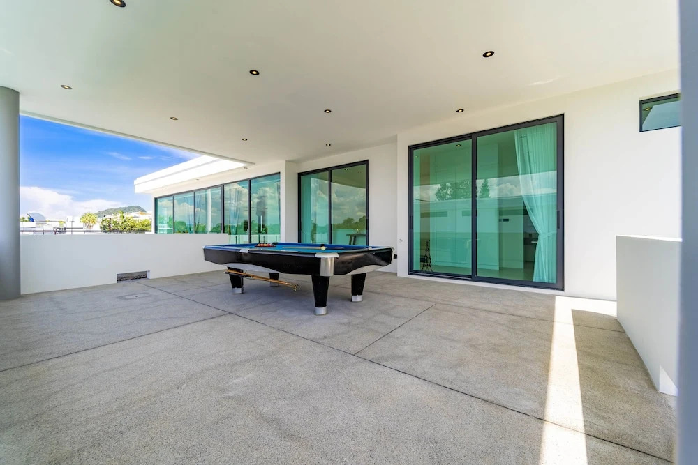 Luxury Modern 6 Bed Private Pool Villa LLW