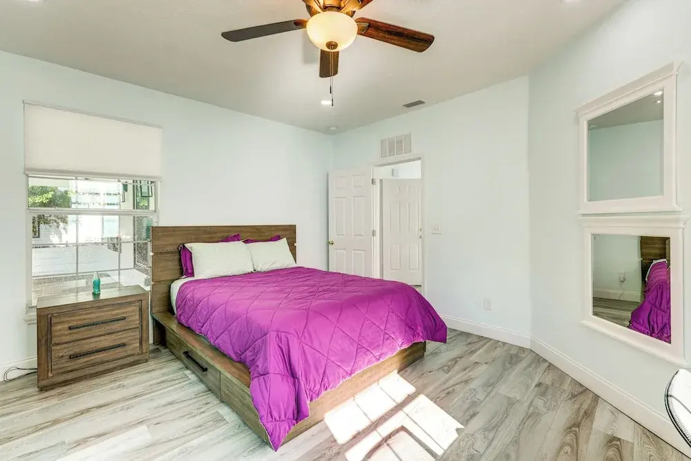 2 Mi to Dtwn Jax: Game-ready Retreat w/ Yard