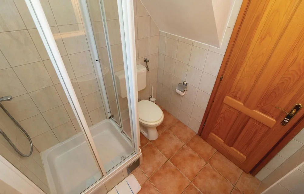 Stunning Home in Preko With 3 Bedrooms and Wifi