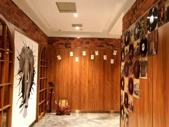 James Joyce Coffetel Hotel (Yi County Yandu Ancient City)