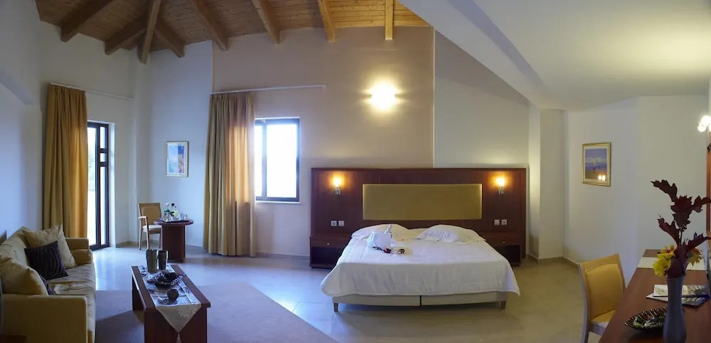 Parnis Palace Hotel