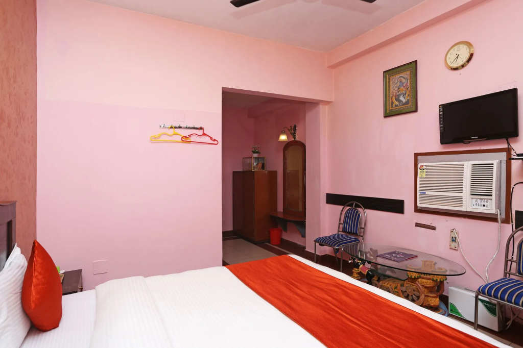 Capital O 6077 Hotel Ashraya