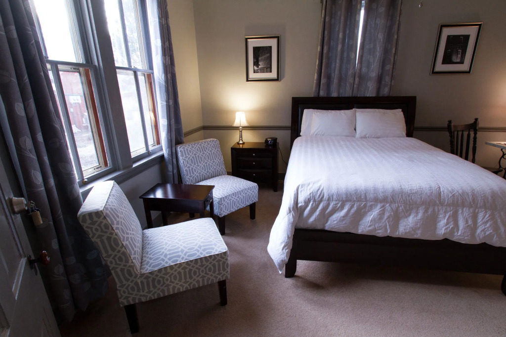 Captain Wohlt Inn Bed & Breakfast