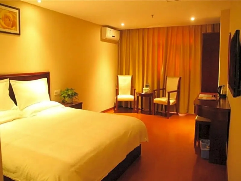 GreenTree Inn Guangdong Guangzhou Baiyun West Huangshi Road Express Hotel