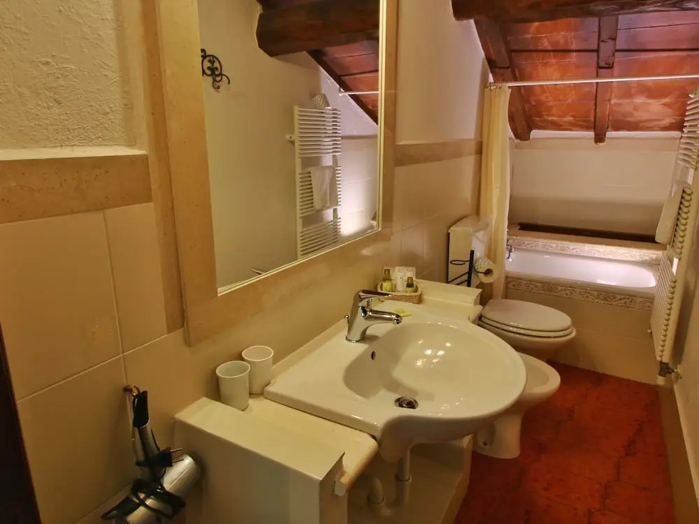 Spacious Apartment on an Estate From the 14th Century, Centrally Located in Tuscany