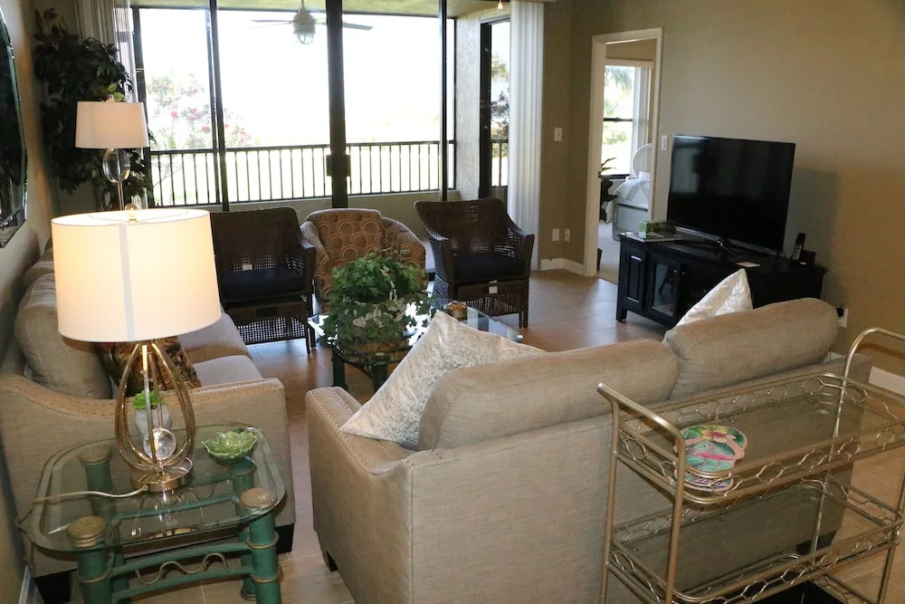 Gulf And Bay Club- F105 Beautiful Unit And Great Location! 2 Bedroom Condo