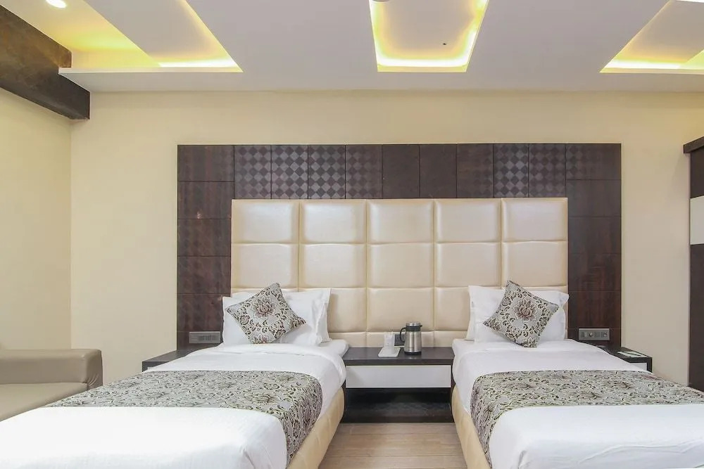 OYO 13482 Hotel Moments