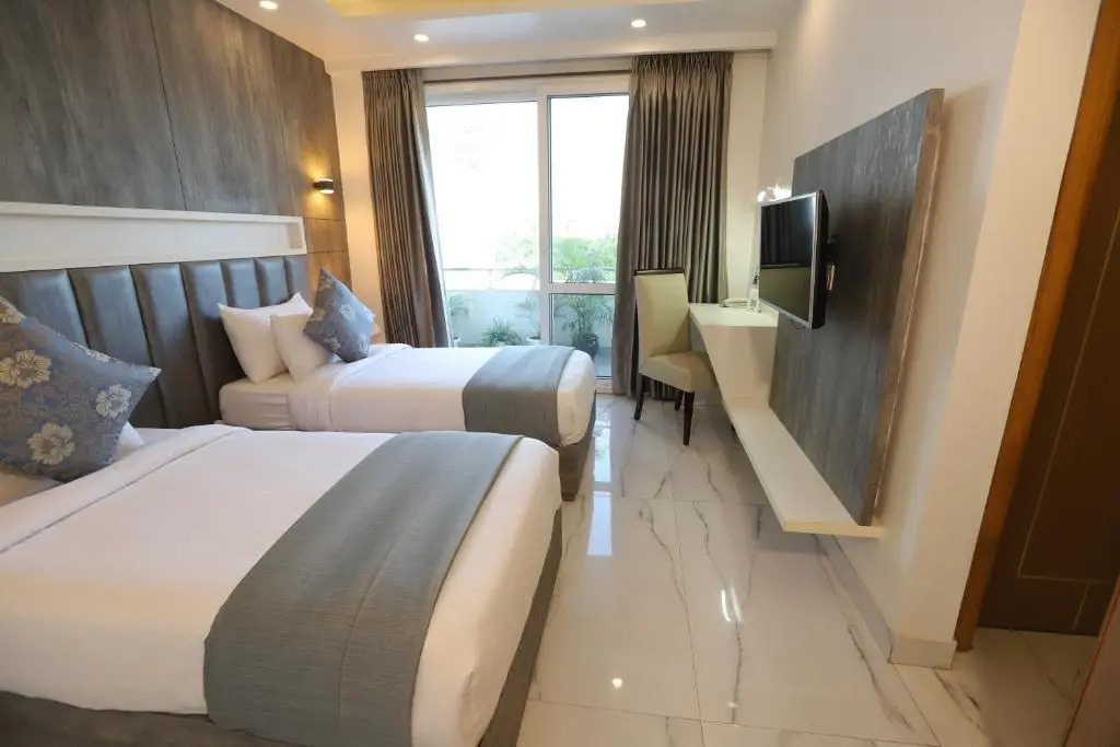 Hotel Keshav Residency - Medicity Gurugram, near Medanta Hospital, Pure Vegetarian