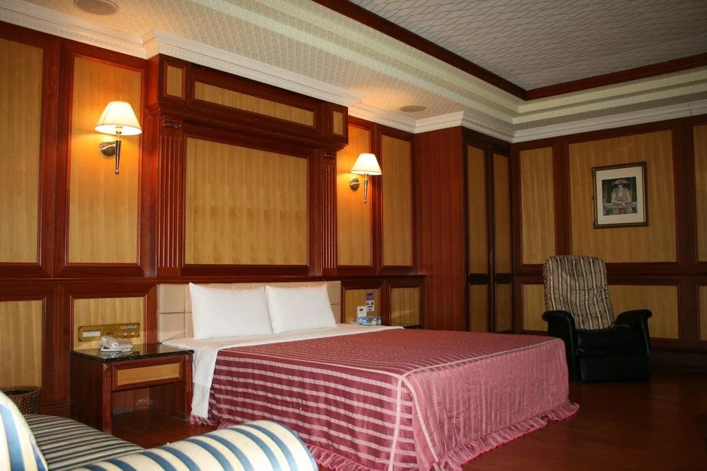 Loveshu Business Motel(長榮興商務汽車旅館（新化館）)