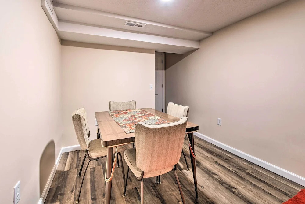 Stylish Vacation Rental - Walk to ISU