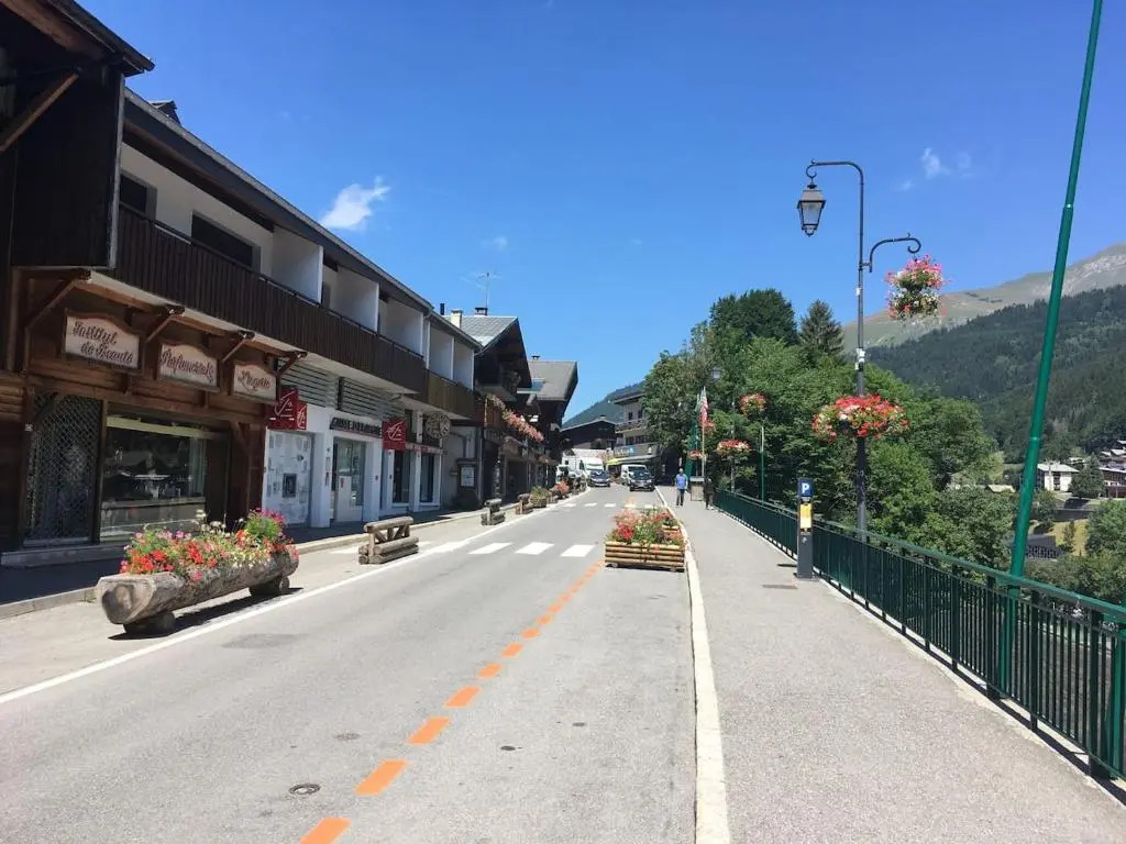 Luxury Apartment, 350m to ski lift, south facing, close to town centre