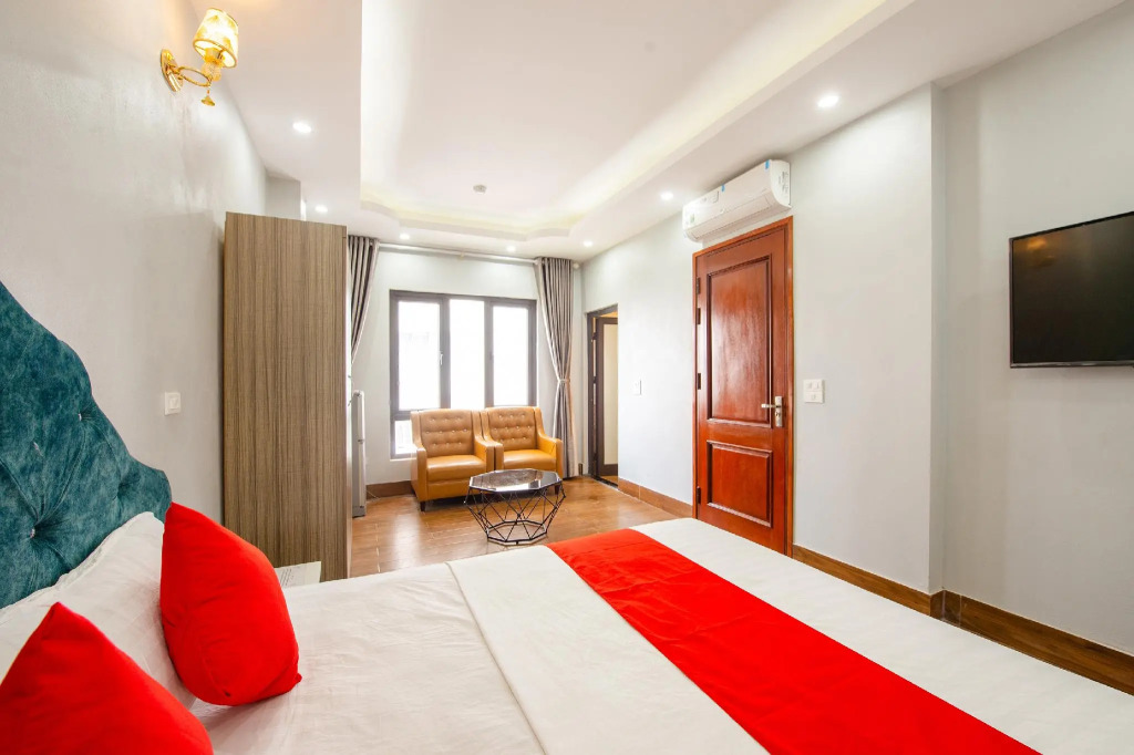 OYO 411 Van Nam Hotel