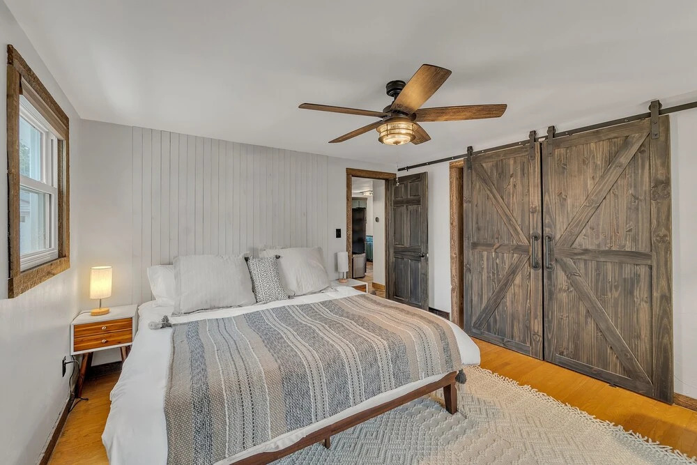 Titletown Hideaway: Spacious Boho 4 Bedroom Home by RedAwning