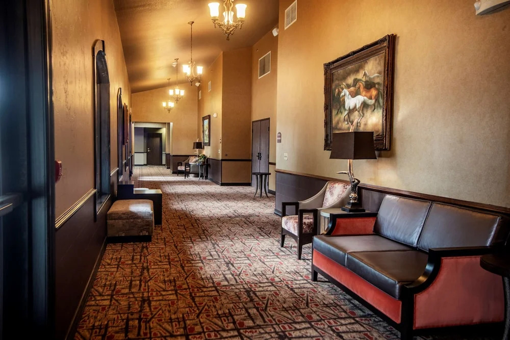 Best Western PLUS Cimarron Hotel & Suites