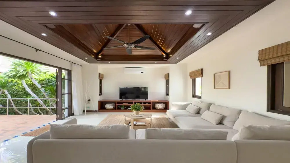 Tropical Poolside Villa - SGB4