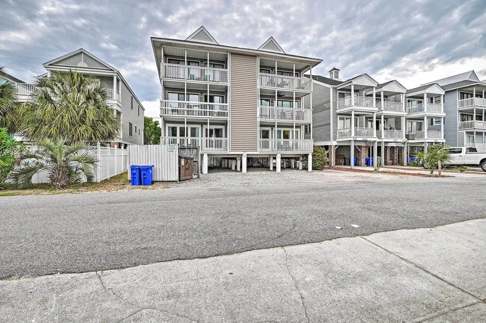 Couples Retreat w/ Balcony in Surfside Beach!