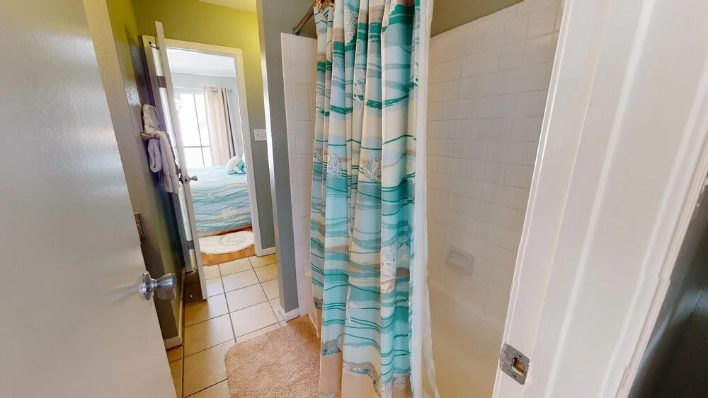 Sea-turtle 302 - Lovely 2br Beach Condo With Resort Amenities! Walk To Beach! 2 Bedroom Condo by Redawning