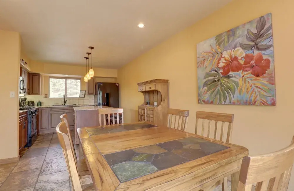 75 Corinthian 3br 3ba Spacious Layout, Private Garage. 3 Bedroom Townhouse by RedAwning