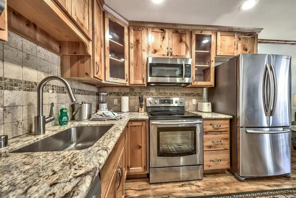 207 Lakeland - 1 Br Condo