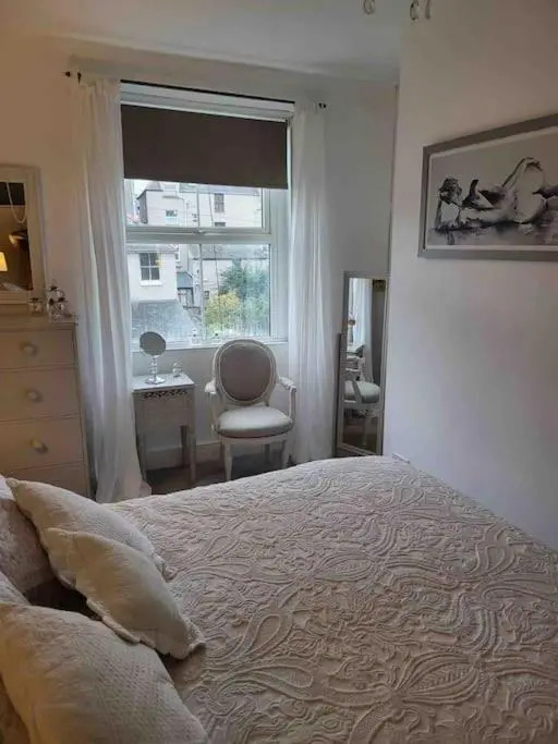 Willesden, Flat1 Lovely Spacious 1 Bedroom Flat, heart of Llandudno