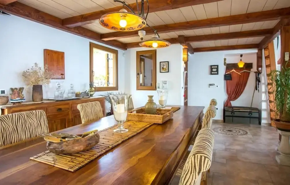 Nice Home in Brsec With Wifi, Private Swimming Pool and 4 Bedrooms