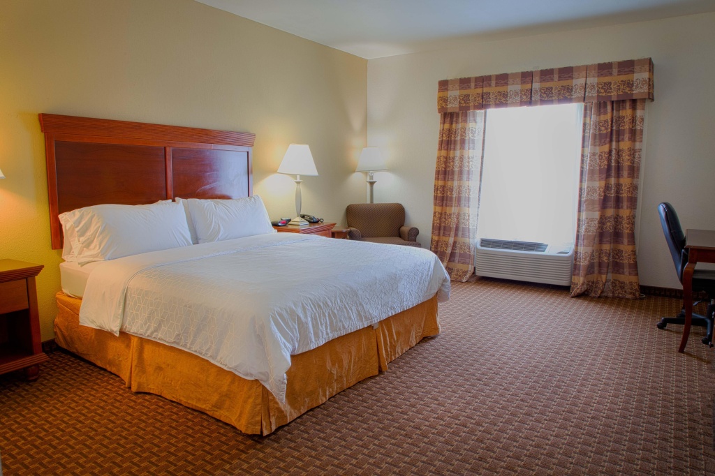 Holiday Inn Express Hotel & Suites Center by IHG