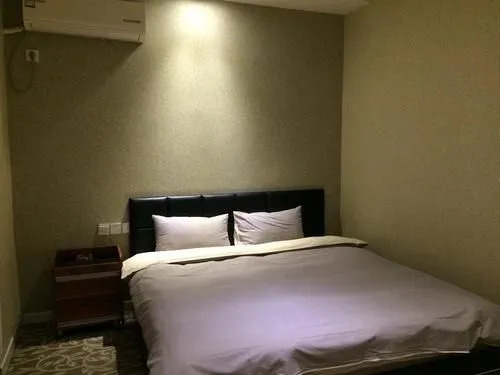 Yuhao Theme Hotel (Dongying Baolong City Plaza)