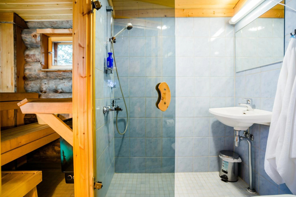 Kakslauttanen Arctic Resort - Igloos and Chalets