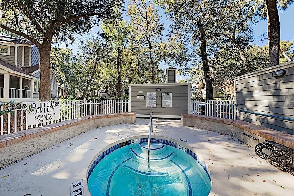 Polished Huntington Villa w/ Pool & Hot Tubs villa