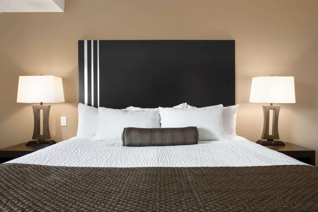 Days Inn by Wyndham Calgary Northwest