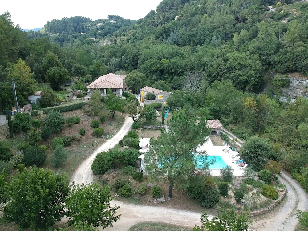 Logis Hôtel Restaurant Le Domaine de lEau Vive