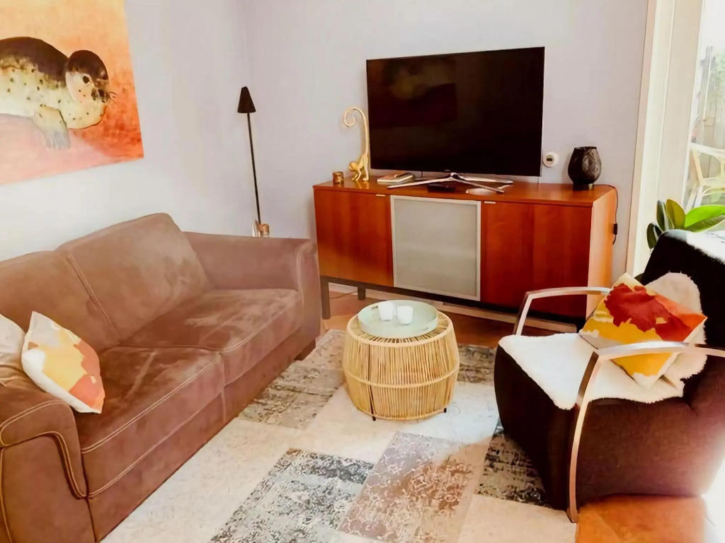 Attractive holiday residence in De Koog, a stone's throw from the beach