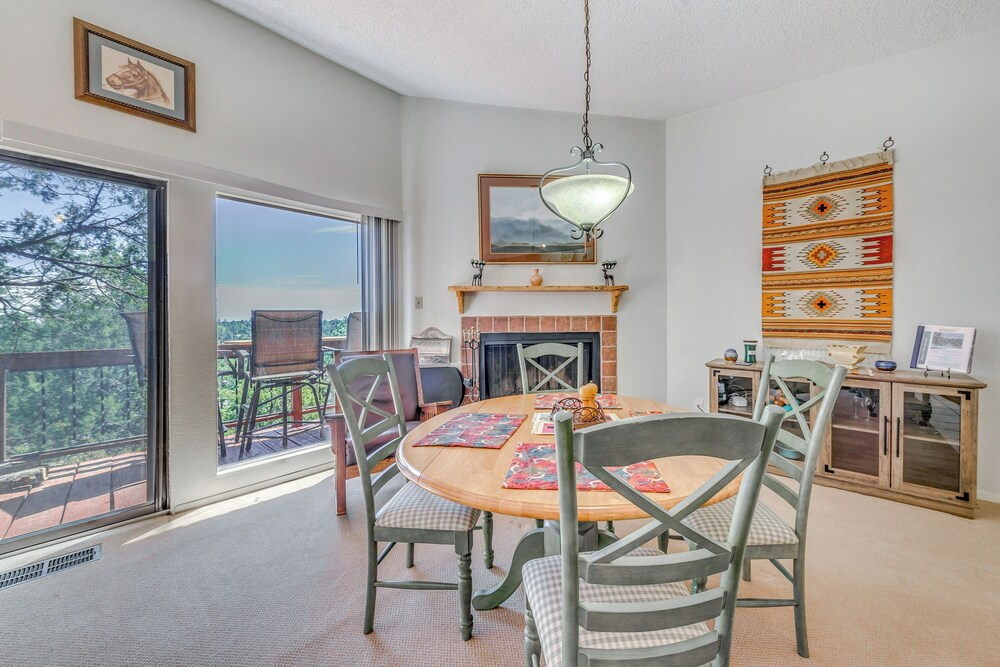 Alto Townhome w/ Deck Near Ski Apache!