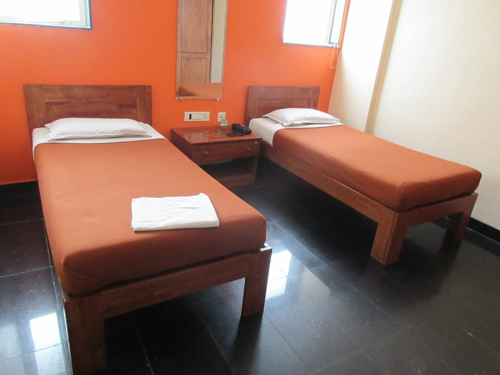 Hotel Q Deck Rooms