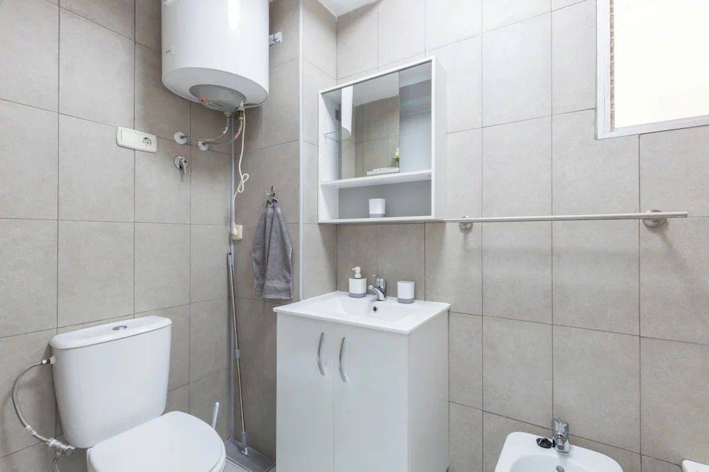 2-bedroom Apartment-close to Beaches and Center