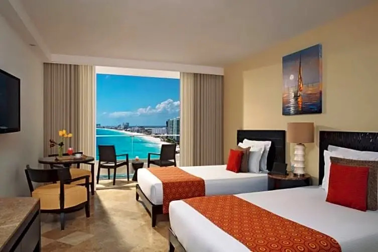 Номер Deluxe с балконом и oceanfront в Krystal Grand Cancun