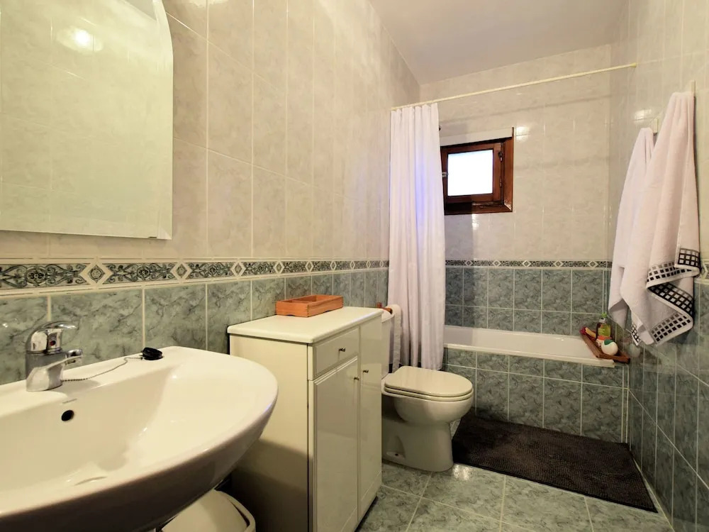 Lovely Holiday Home With Private Swimming Pool in Almogía
