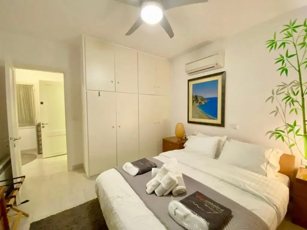 Villasonboard Dock Villa 3 Bed, 3 Bath, Canal, Greek Venice Porto Hydra