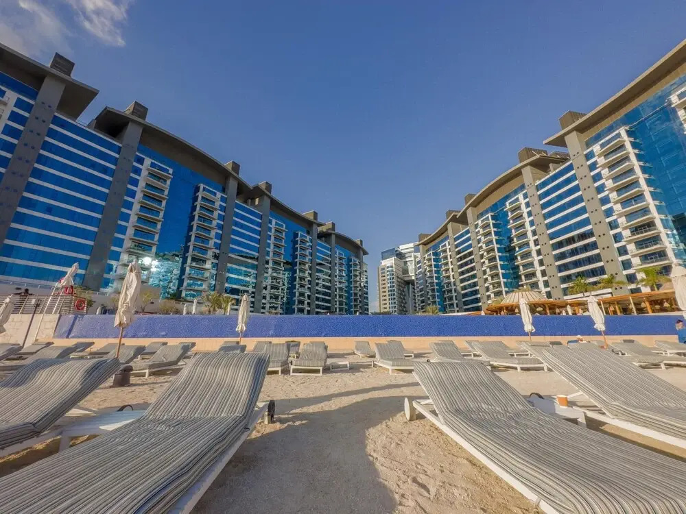 Sophisticated 1BR Palm Apt w Beach Access
