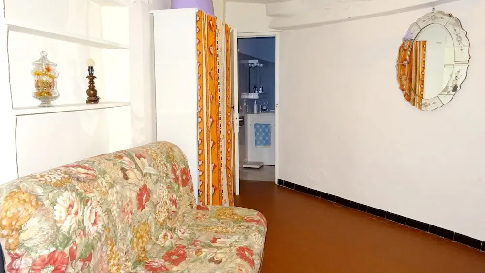 House With 2 Bedrooms in Monieux, With Wonderful Mountain View and Fur