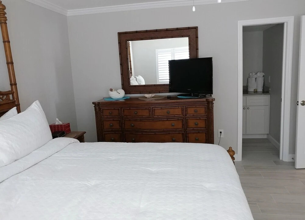 Land's End 306 Building 3 - ALL New! Across Pool/spa