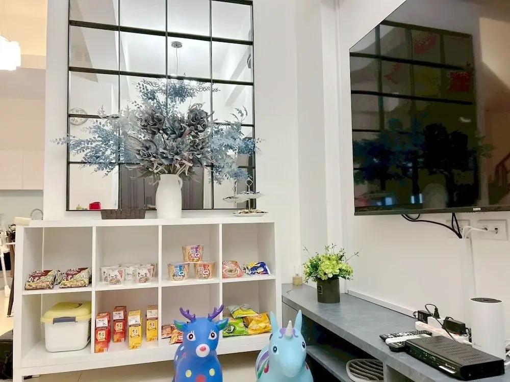 Mooon House