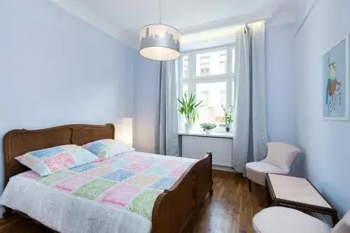 Sunny Old Town Apartments