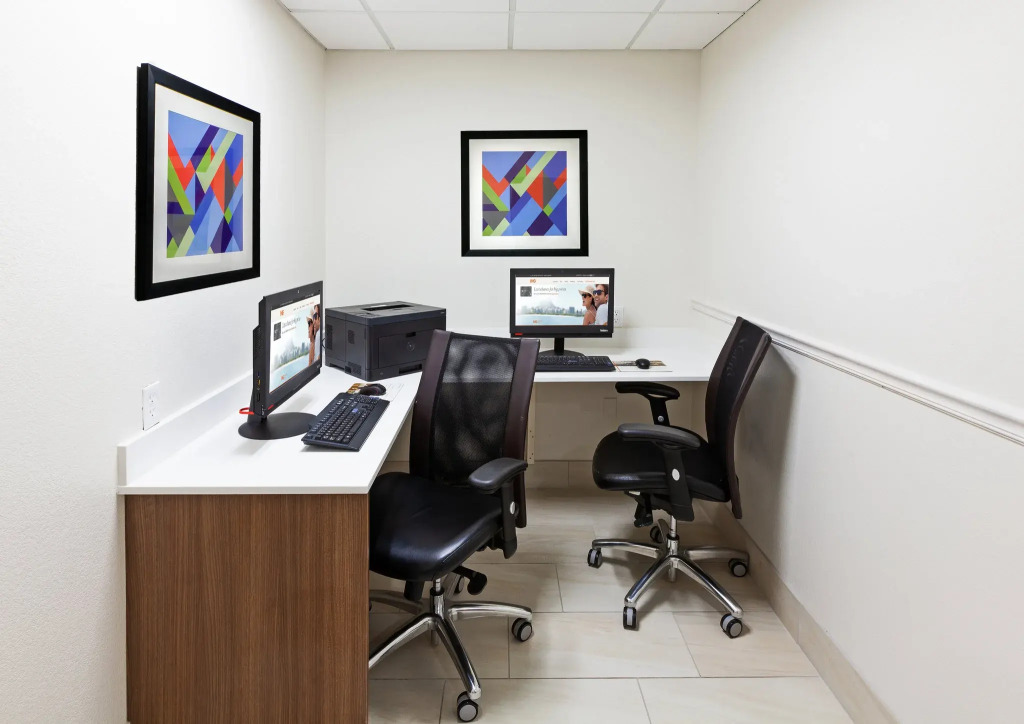 Holiday Inn Express Hotel and Suites Jenks by IHG