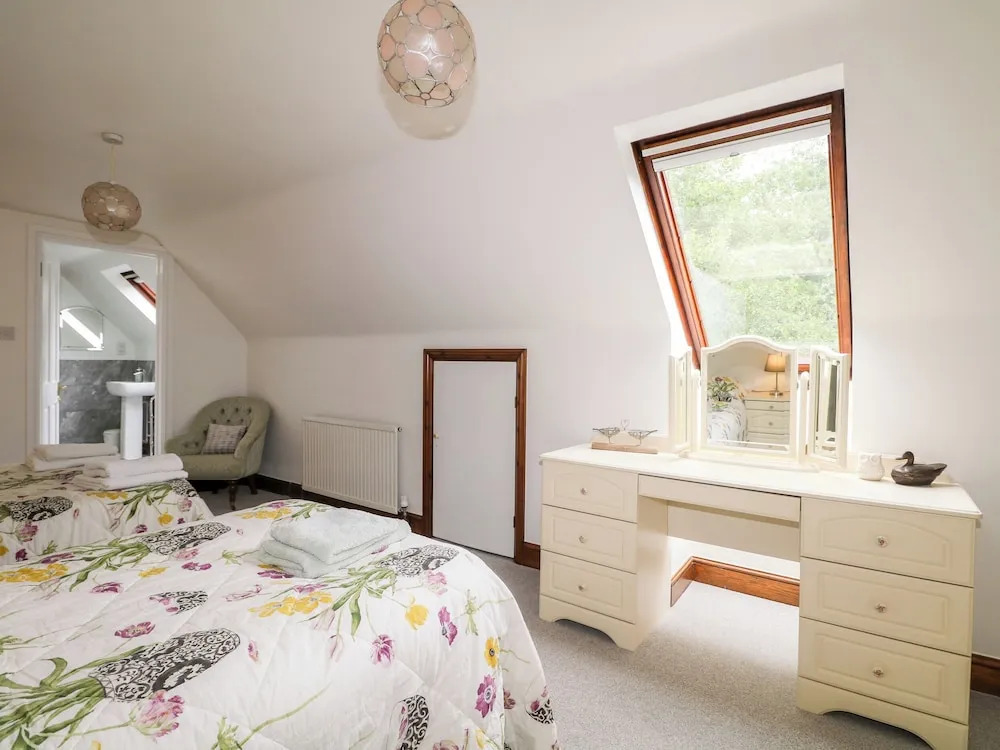 Miswells Cottages - Lake View
