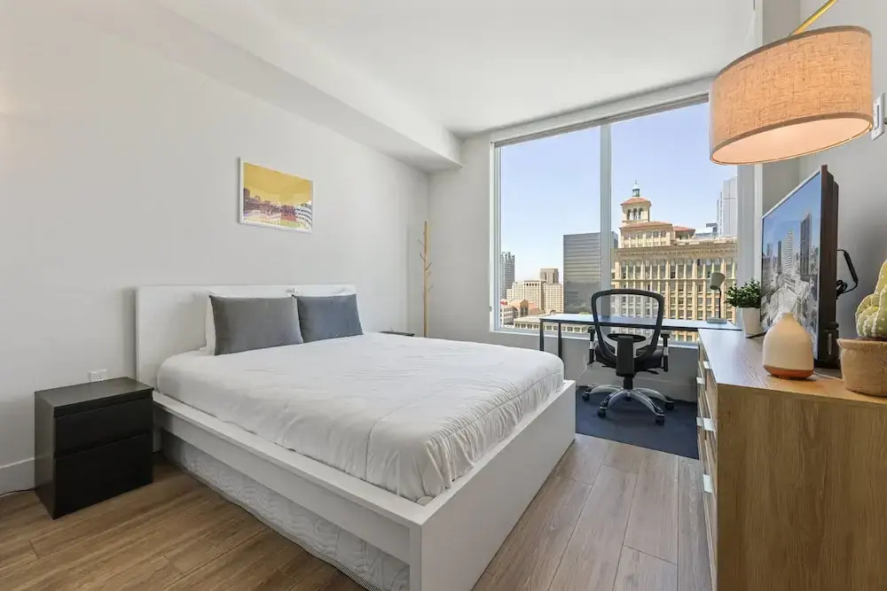 NEW Upscale Downtown San Diego Stay Queen Bed Pool Sauna