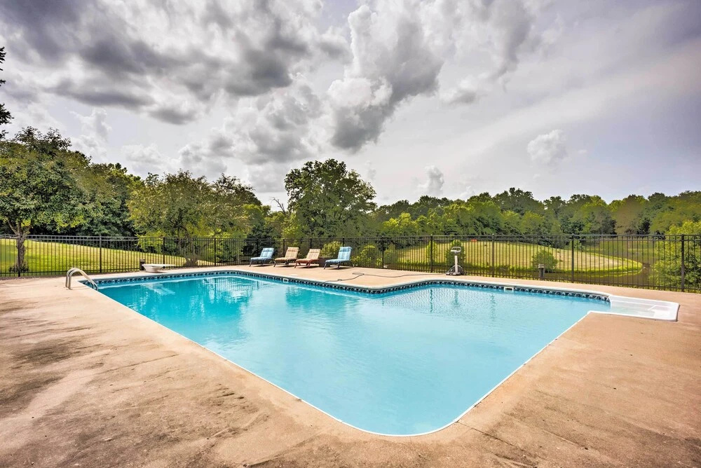Charming Berger Apt on 42-acre Farm w/ Pool Access