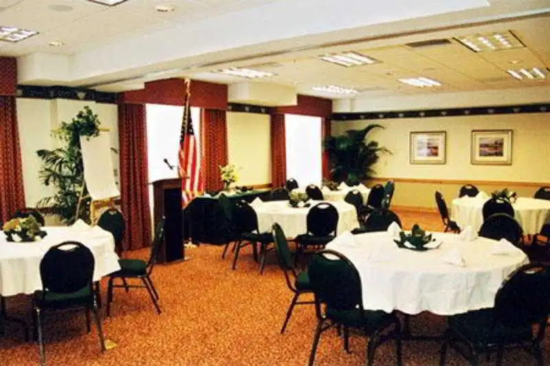 Country Inn Suites Sanibel Gateway